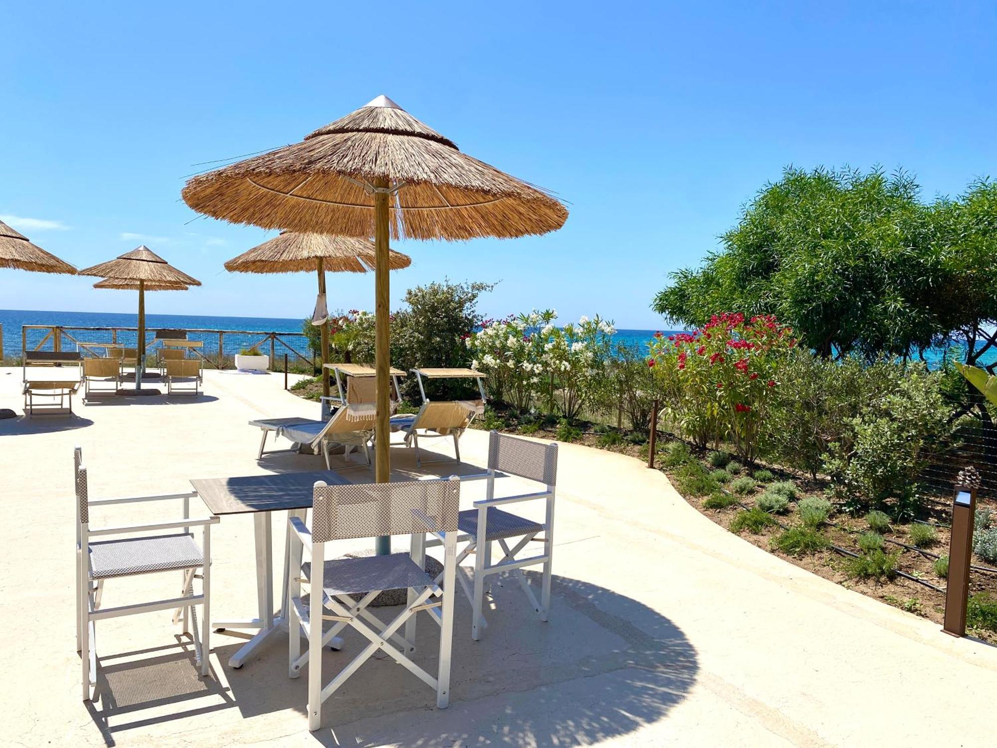 Hotel Mare Pineta Santa Margherita di Pula Exterior foto