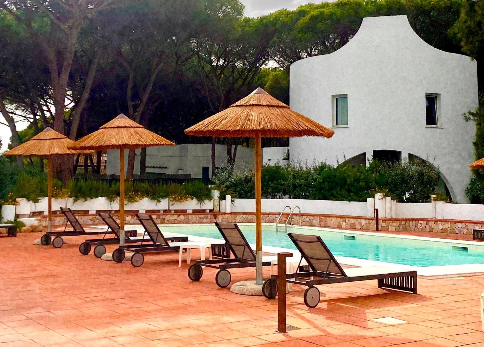 Hotel Mare Pineta Santa Margherita di Pula Exterior foto