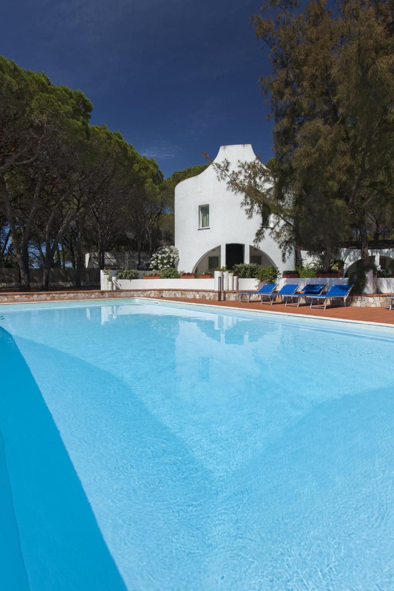 Hotel Mare Pineta Santa Margherita di Pula Exterior foto